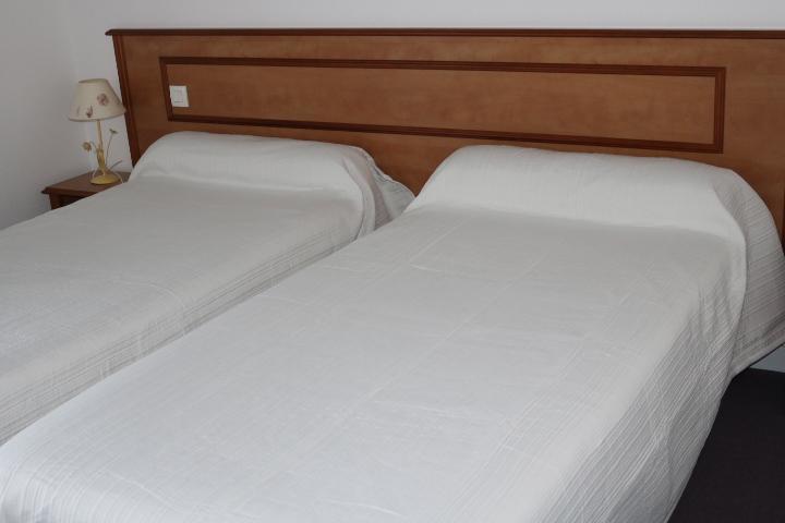 Logis Le Port Saint Aubin Hotel Morannes sur Sarthe-Daumeray Exterior foto