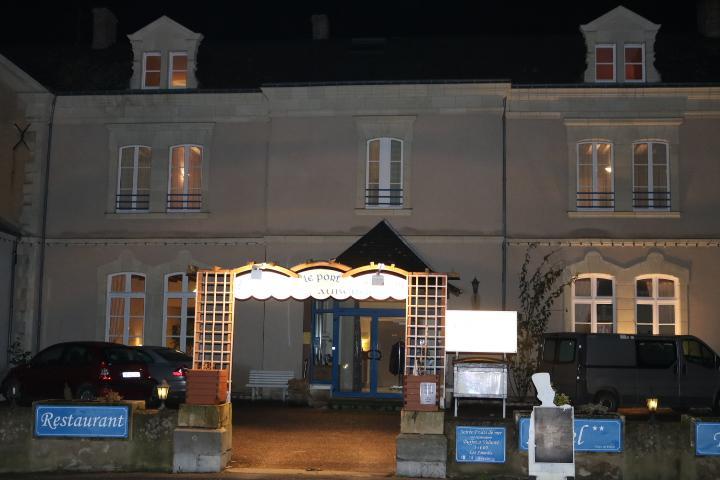 Logis Le Port Saint Aubin Hotel Morannes sur Sarthe-Daumeray Exterior foto