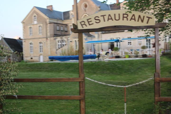 Logis Le Port Saint Aubin Hotel Morannes sur Sarthe-Daumeray Exterior foto